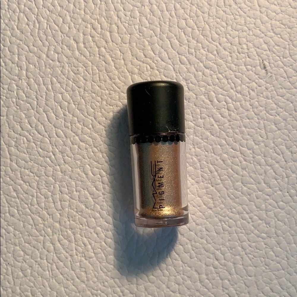 MAC eyeshadow pigment